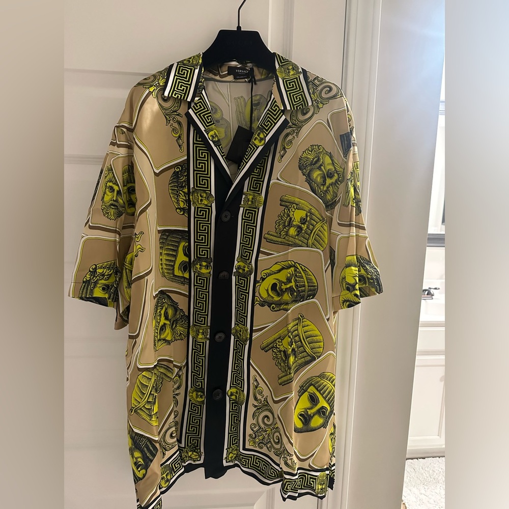 VERSACE Le Maschere silk shirt Medium But Fits Like A Large. Oversized